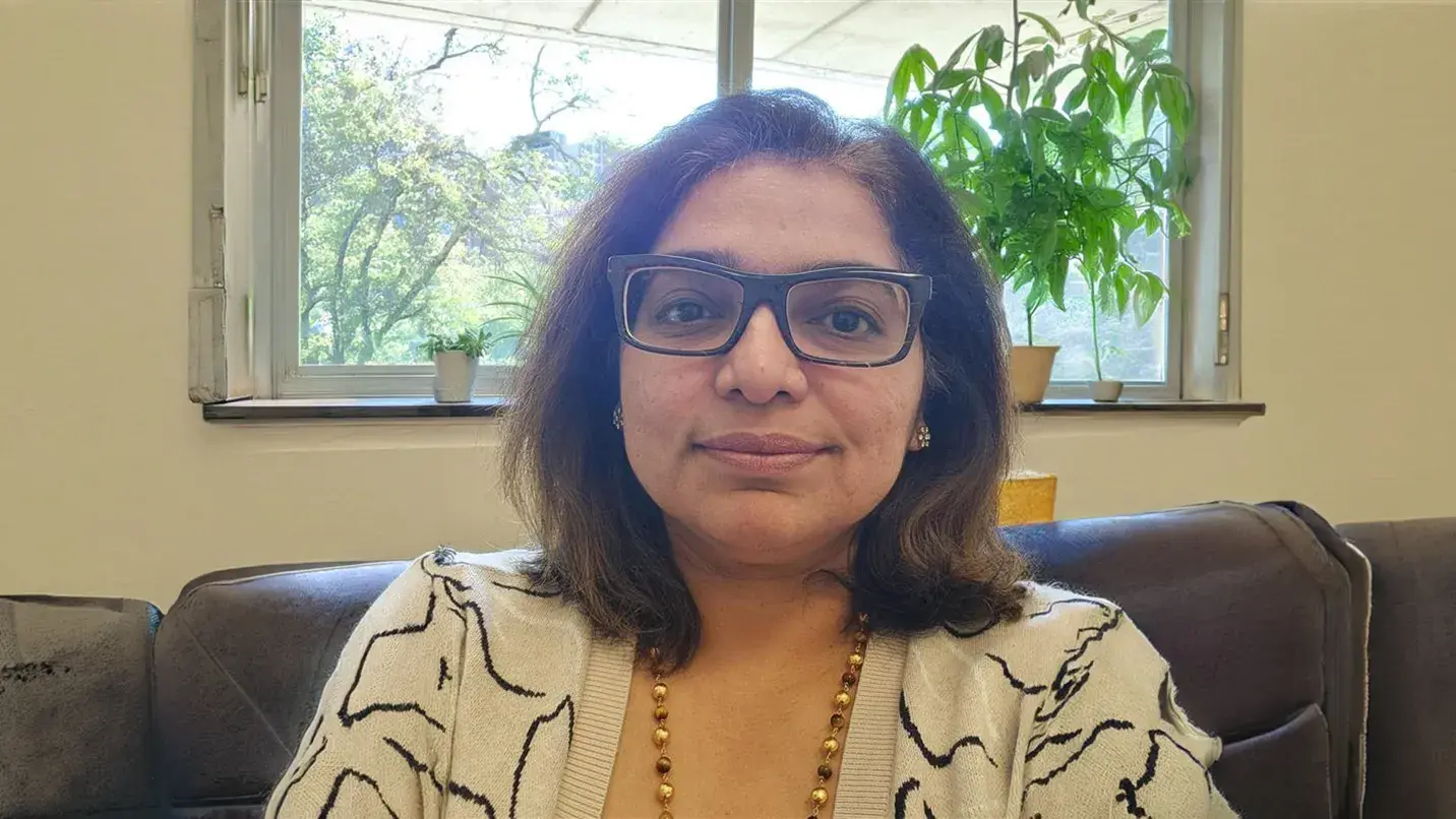 Portrait of Neena Thomas