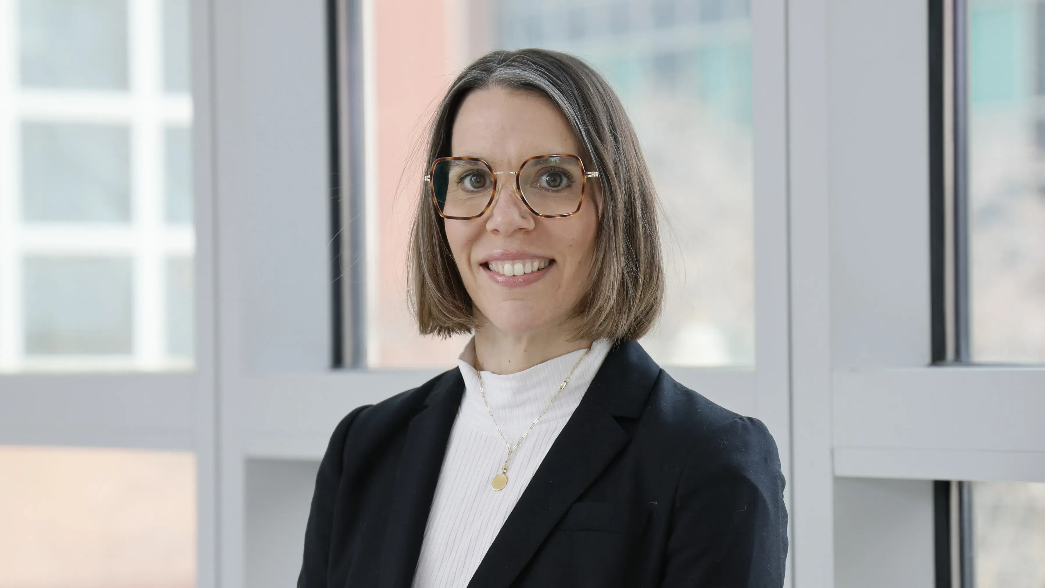 Headshot of Pamela Thomas